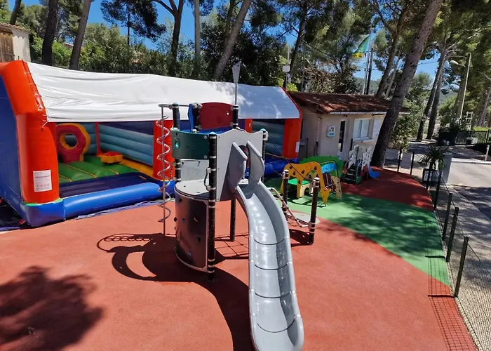 De Ceyreste - Maeva Campsite