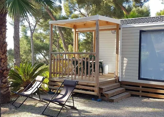 De Ceyreste - Maeva 4*